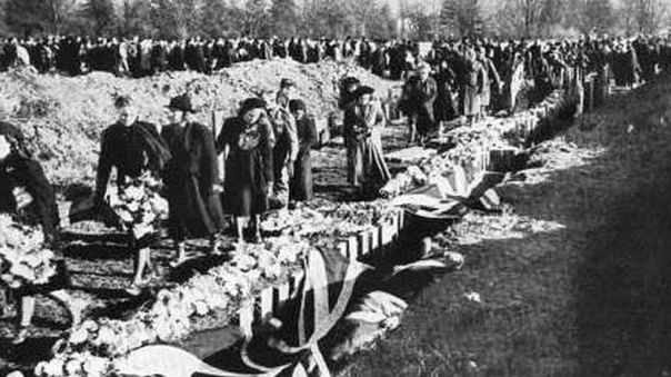 Mass grave after the Coventry bombing